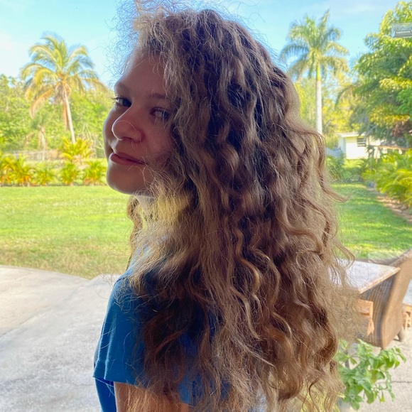 Meet your Posher, Eliana - Picture 3 of 14